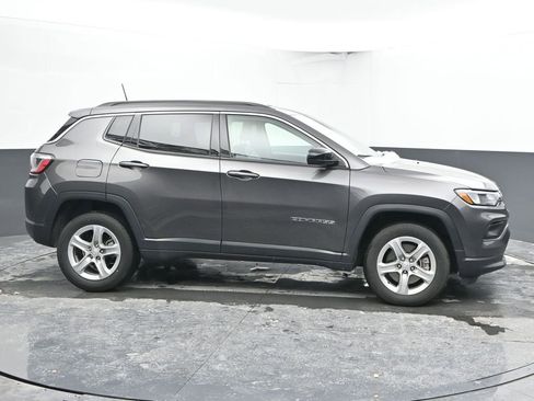 Used 2024 Jeep Compass Latitude image 12