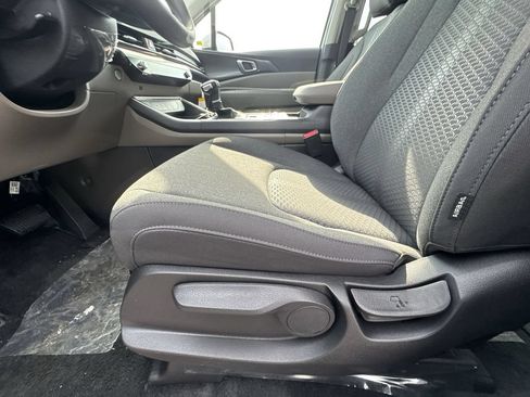 New 2026 Kia Carnival LX FWD image 12