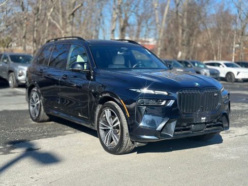 Used 2024 BMW X7 M60i w/ Climate Comfort Package image 7