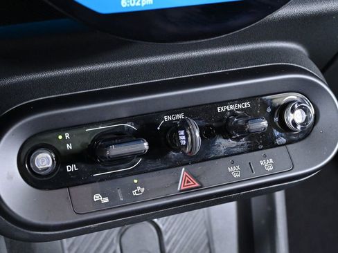 Used 2025 MINI Cooper 2-Door Hardtop image 15