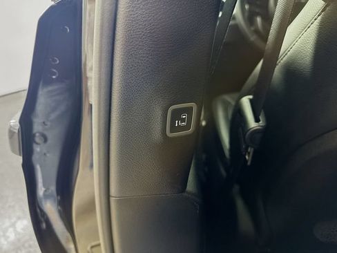 Used 2020 Chrysler Pacifica Touring-L w/ Advanced Safetytec Group AWD/4WD image 34