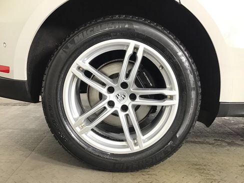 Certified 2023 Porsche Macan Turbo AWD/4WD image 15