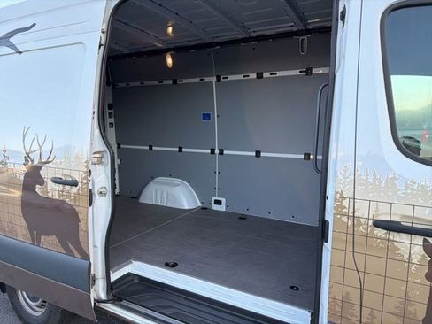 Used 2024 Mercedes-Benz Sprinter 2500 image 12