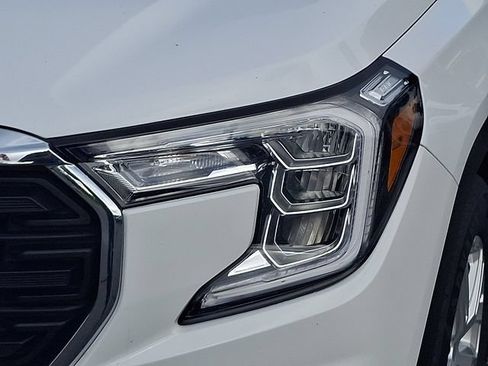 Used 2024 GMC Terrain SLE AWD/4WD image 9