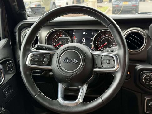 Used 2022 Jeep Wrangler Unlimited Rubicon w/ LED Lighting Group AWD/4WD image 19