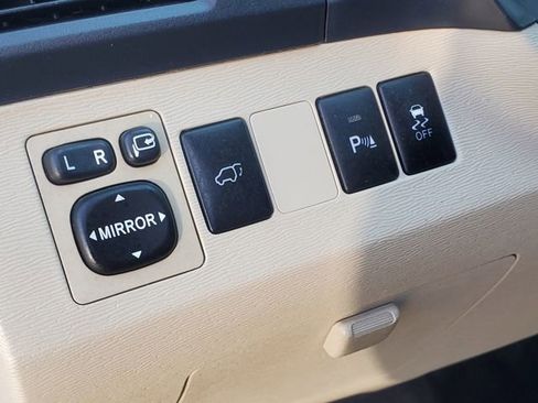 Used 2015 Toyota Venza XLE image 11