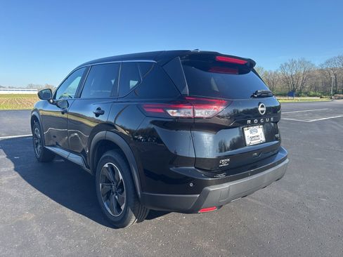 Used 2024 Nissan Rogue SV image 6
