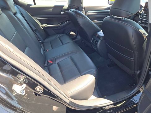 Used 2023 Nissan Altima 2.0 SR FWD image 11
