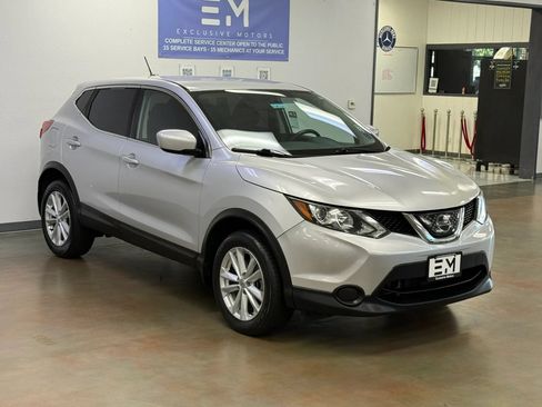 Used 2018 Nissan Rogue Sport S w/ S Appearance Package FWD image 2