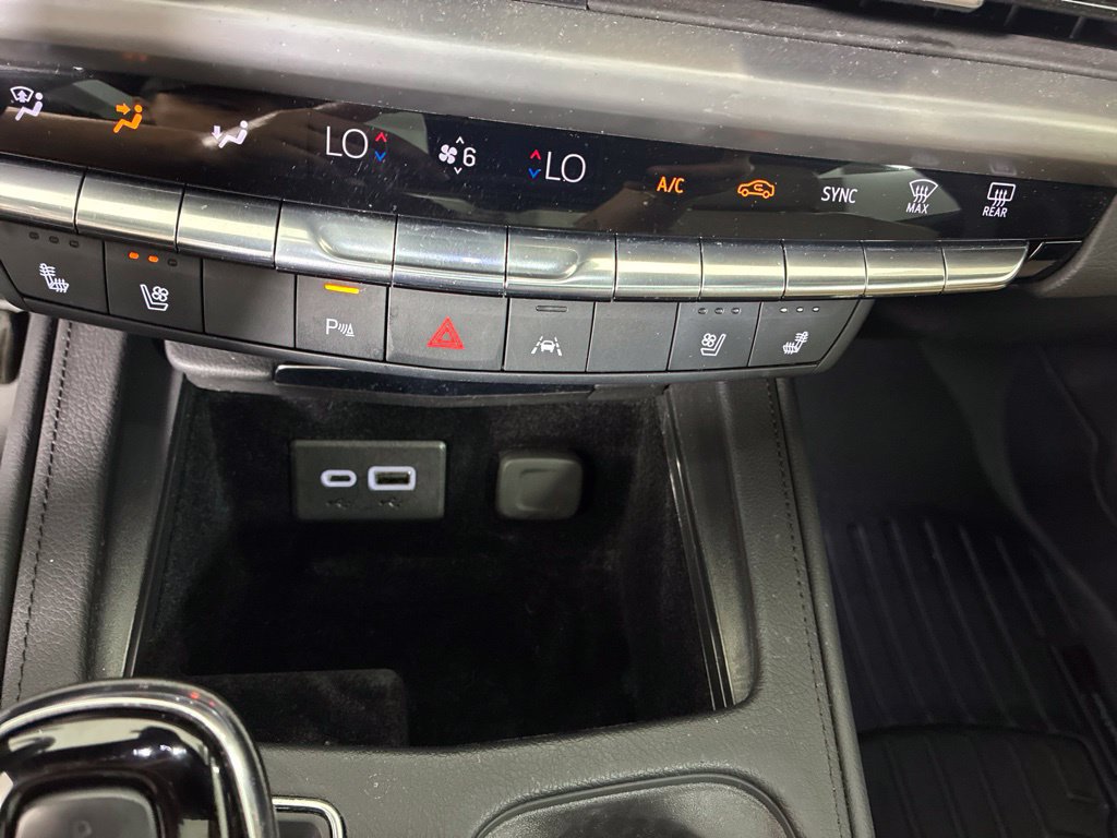 Used 2024 Cadillac XT4 Premium Luxury FWD image 11