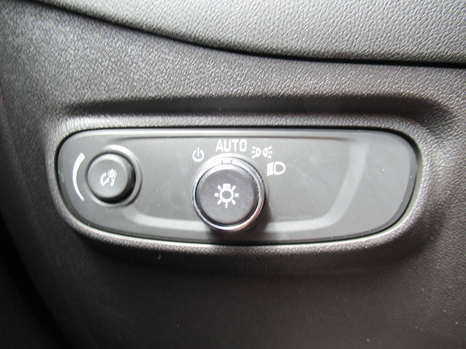 Used 2023 Chevrolet Equinox LT FWD image 23
