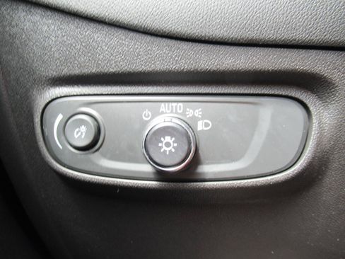 Used 2023 Chevrolet Equinox LT FWD image 23