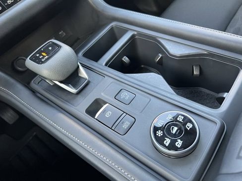 Certified 2025 Nissan Pathfinder S image 18