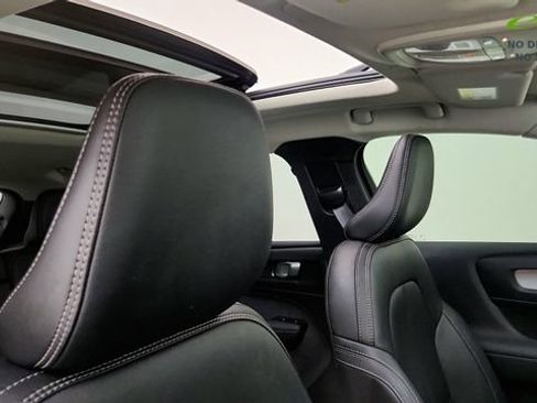 Used 2025 Volvo XC40 B5 Plus AWD/4WD image 36