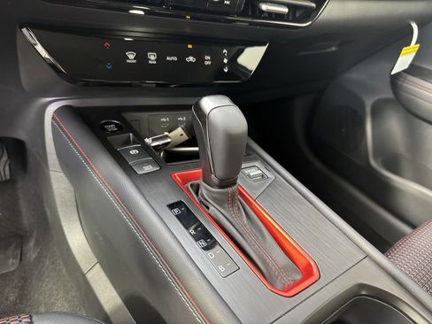 New 2025 Nissan Kicks SR image 18