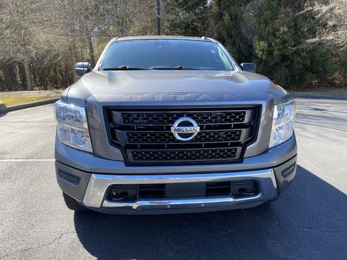 Used 2021 Nissan Titan SV image 3