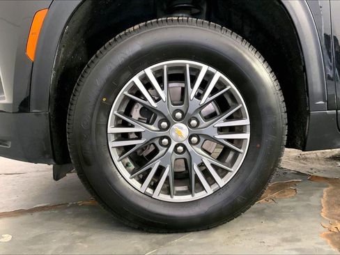 Used 2024 Chevrolet Traverse LT AWD/4WD image 9