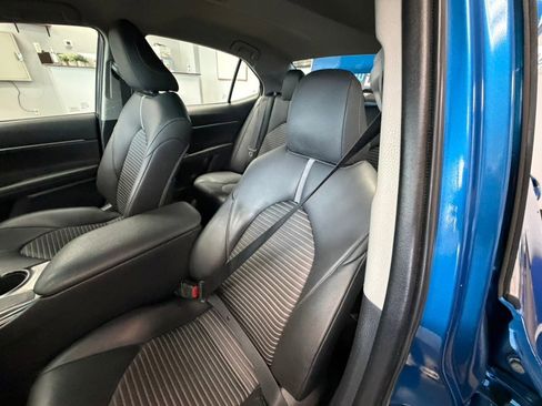 Used 2018 Toyota Camry SE FWD image 15