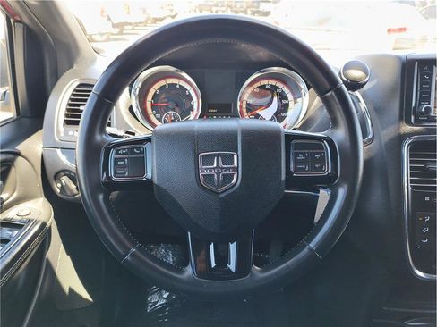 Used 2017 Dodge Grand Caravan SE FWD image 7