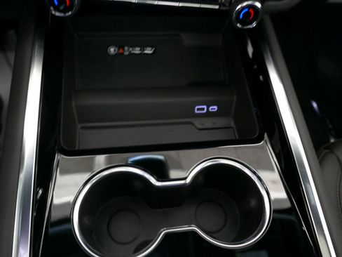 Used 2025 Chevrolet Suburban High Country image 15