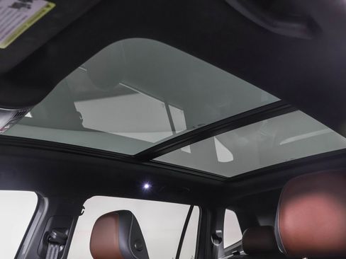 Used 2023 Volkswagen Tiguan SEL R-Line image 13