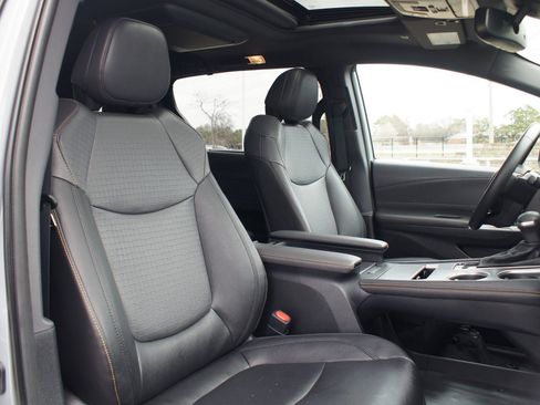 Used 2023 Toyota Sienna XLE Woodland Edition image 26