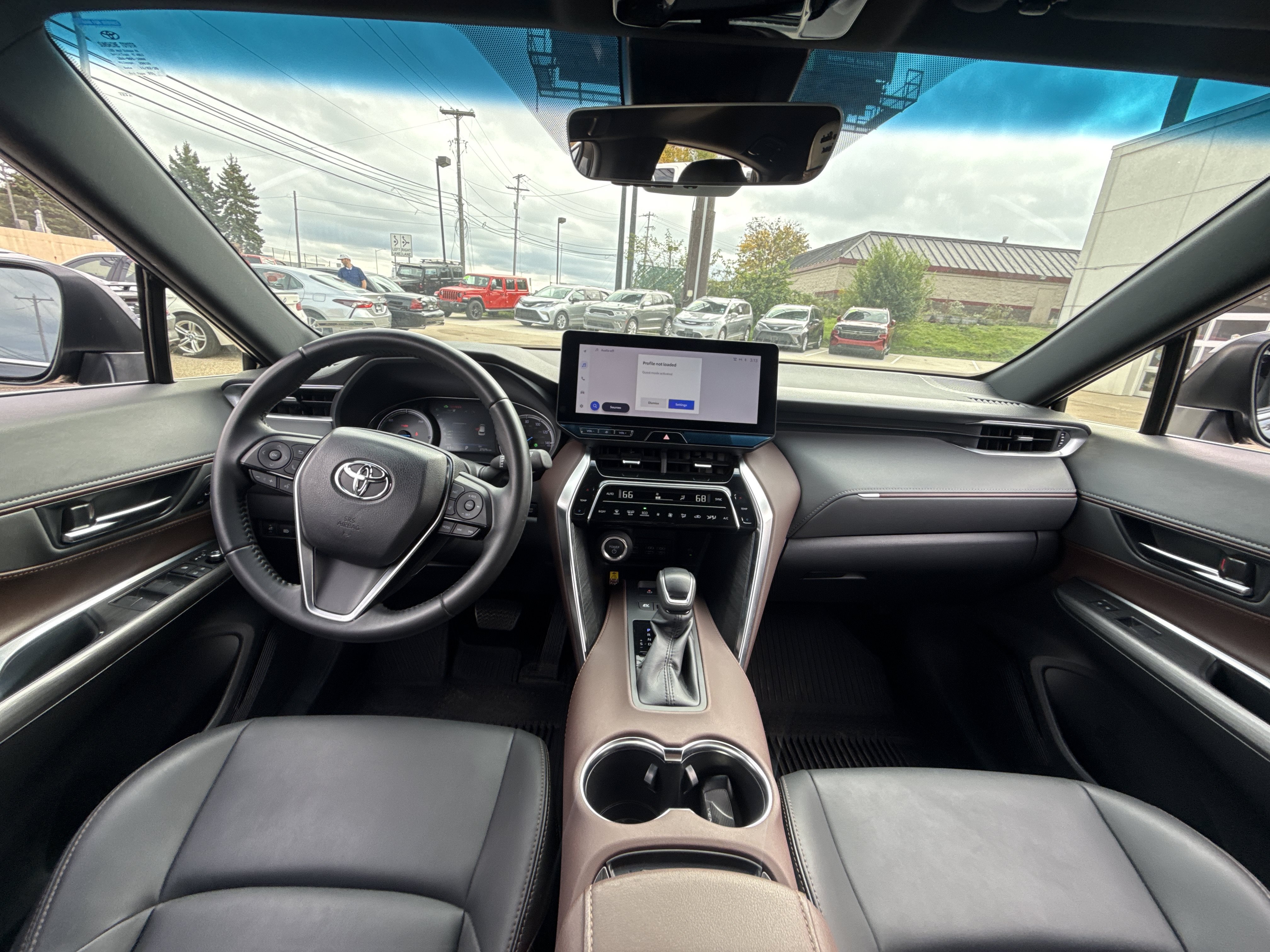 Used 2023 Toyota Venza XLE AWD/4WD image 14