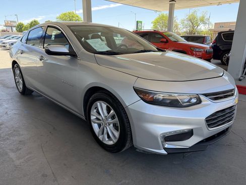 Used 2017 Chevrolet Malibu LT FWD image 2