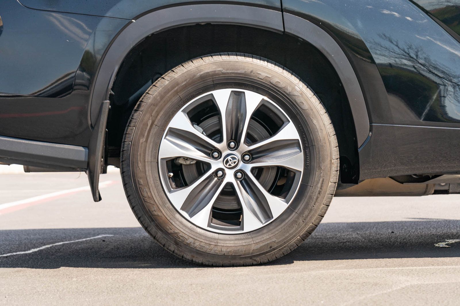 Certified 2021 Toyota Highlander XLE AWD/4WD image 11