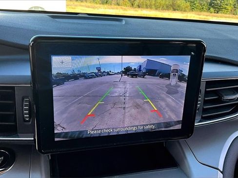 Used 2022 Ford Explorer XLT w/ Equipment Group 202A image 14