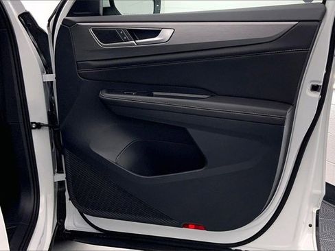 Used 2025 Volkswagen Atlas Cross Sport SE image 23