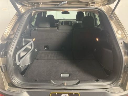 Used 2016 Jeep Cherokee Latitude w/ Comfort/Convenience Group image 20