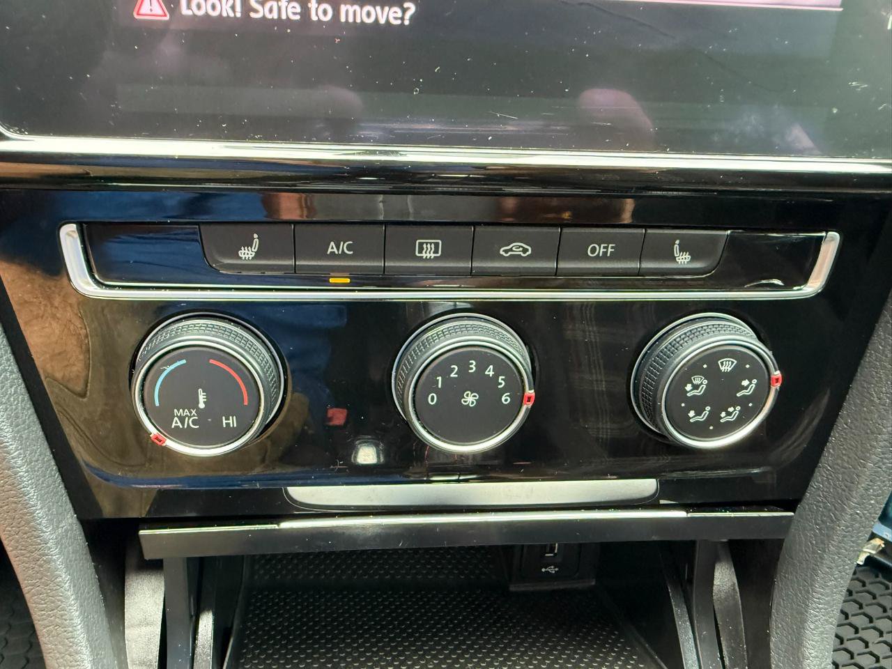 Used 2018 Volkswagen GTI SE FWD image 34