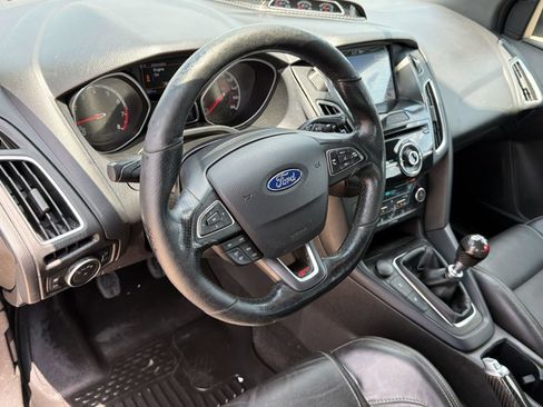Used 2018 Ford Focus ST w/ Equipment Group 402A FWD image 4