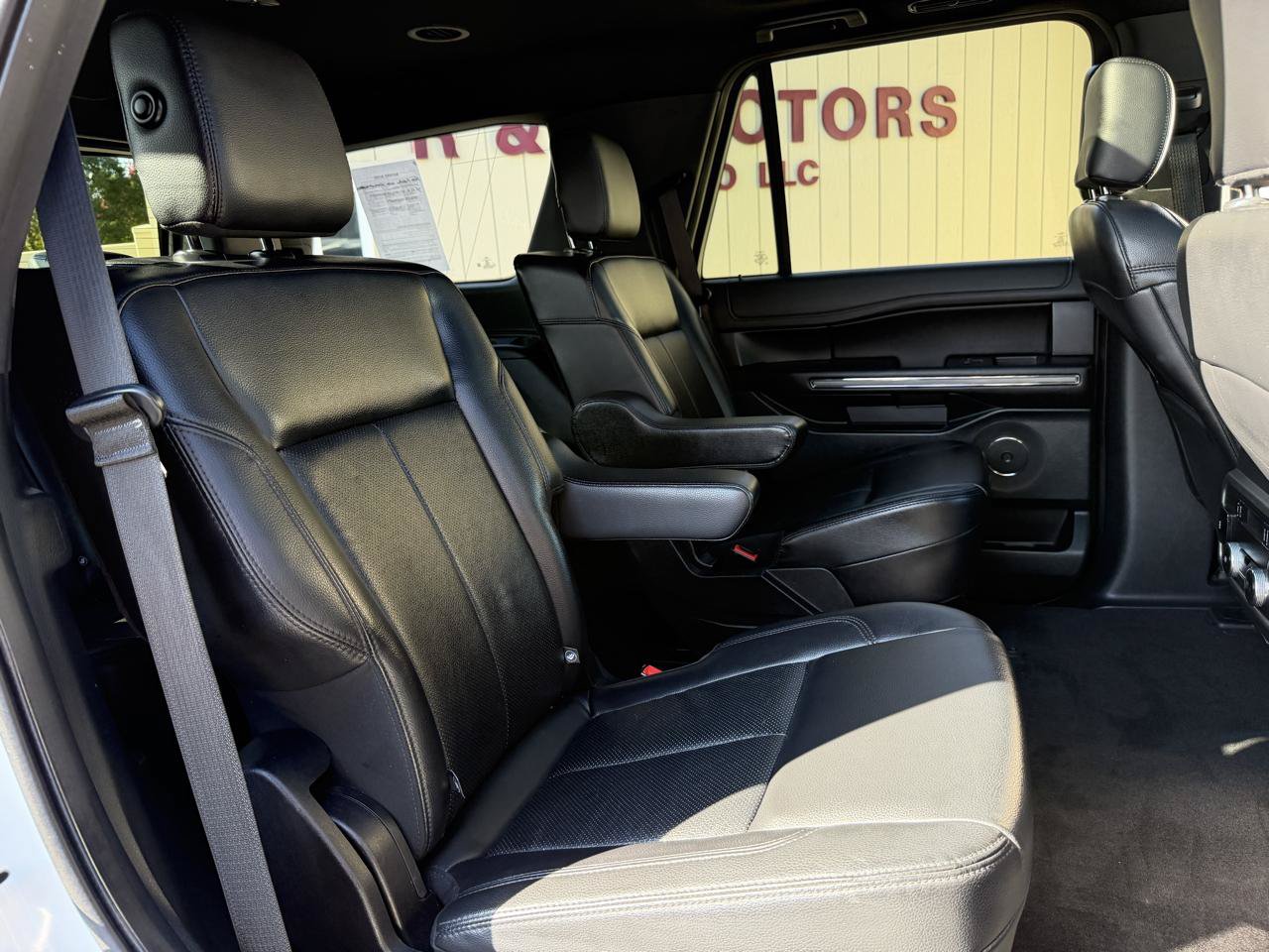 Used 2020 Ford Expedition XLT w/ Equipment Group 202A AWD/4WD image 36