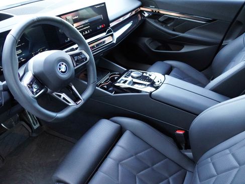 Used 2024 BMW i5 eDrive40i w/ M Sport Package image 9