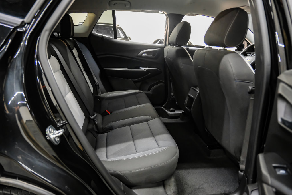 Used 2025 Chevrolet Trax LS w/ LS Convenience Package FWD image 39