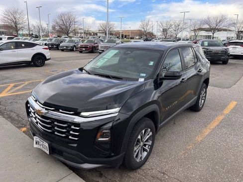 Used 2025 Chevrolet Equinox LT image 3
