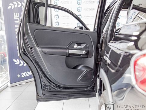 Used 2021 Mercedes-Benz GLB 250 4MATIC w/ Premium Package image 35