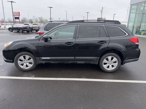 Used 2011 Subaru Outback 3.6R Limited image 6