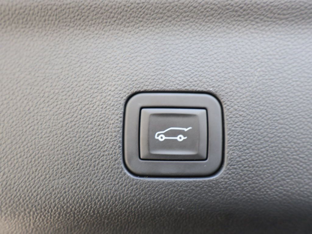 Certified 2025 GMC Yukon AT4 Ultimate AWD/4WD image 40