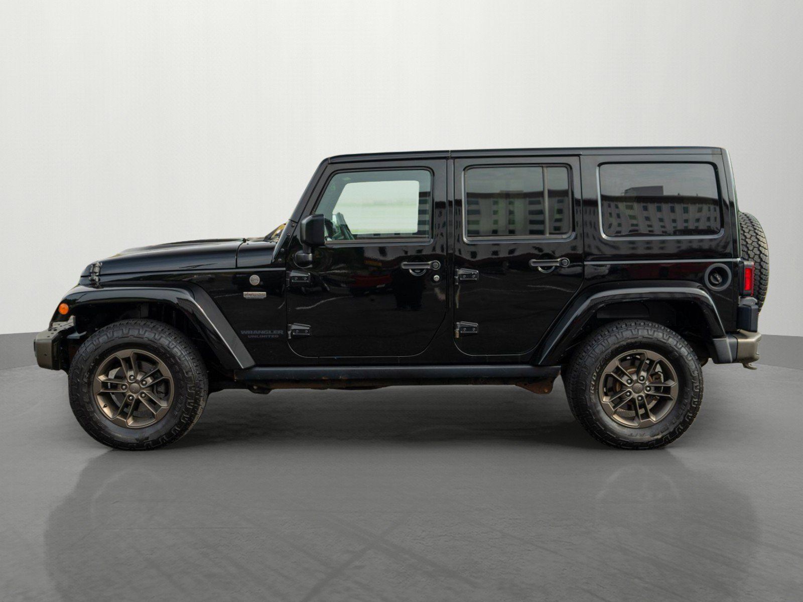 Used 2017 Jeep Wrangler Unlimited Sahara AWD/4WD image 4