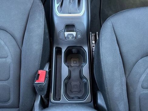 Used 2019 Jeep Renegade Latitude FWD image 15