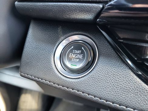 Used 2025 Buick Enclave Preferred AWD/4WD image 17
