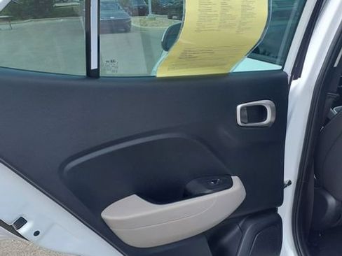 Certified 2025 Hyundai Venue SEL FWD image 19