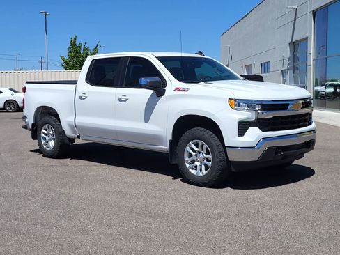 Used 2022 Chevrolet Silverado 1500 LT w/ Z71 Off-Road Package AWD/4WD image 3
