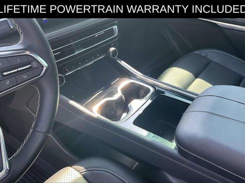 Used 2025 Chevrolet Traverse LT w/ Sun and Wheel Package FWD image 13