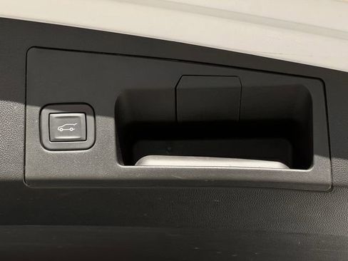 Certified 2025 Cadillac XT5 Premium Luxury image 32