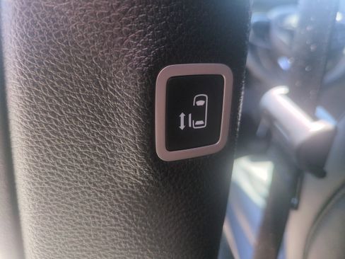 Used 2026 Chrysler Voyager LX FWD image 27