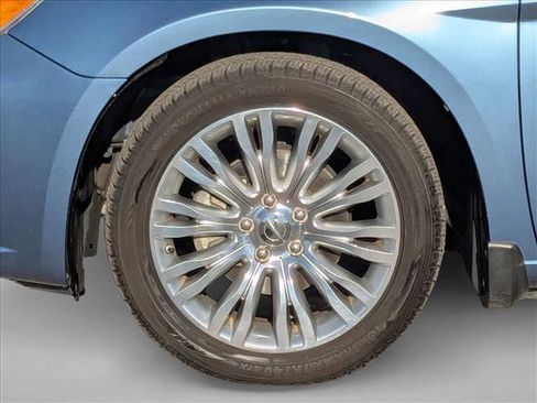 Used 2011 Chrysler 200 Limited image 22